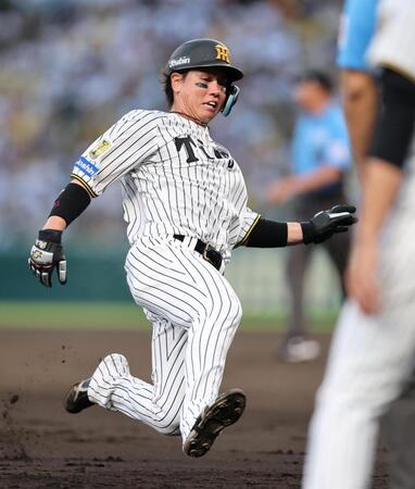 ３回、梅野は近本の右飛で三塁へ進む（撮影・山口登）