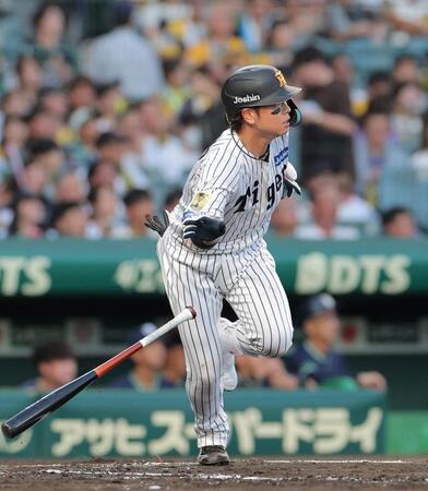 ３回、二塁打を放つ梅野（撮影・西田忠信）