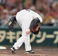 ８回、工藤はサンタナを空振り三振に打ち取り雄たけびを上げる（撮影・山口登）