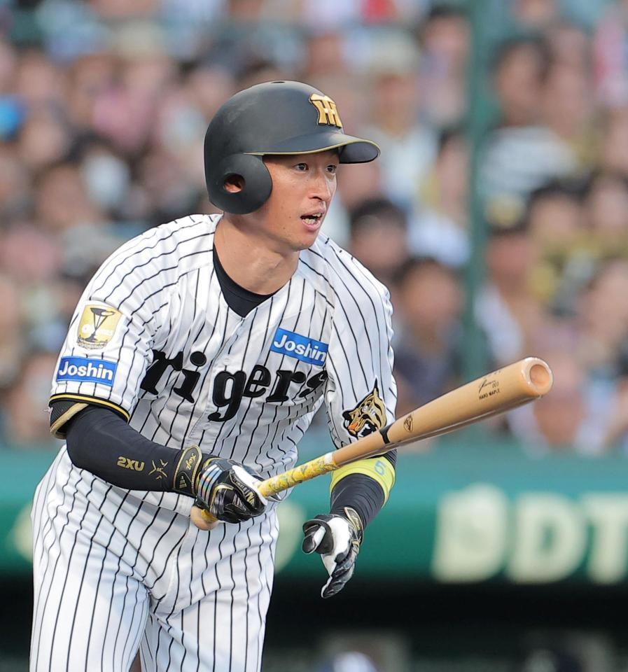 １回、一ゴロに倒れる近本（撮影・西田忠信）