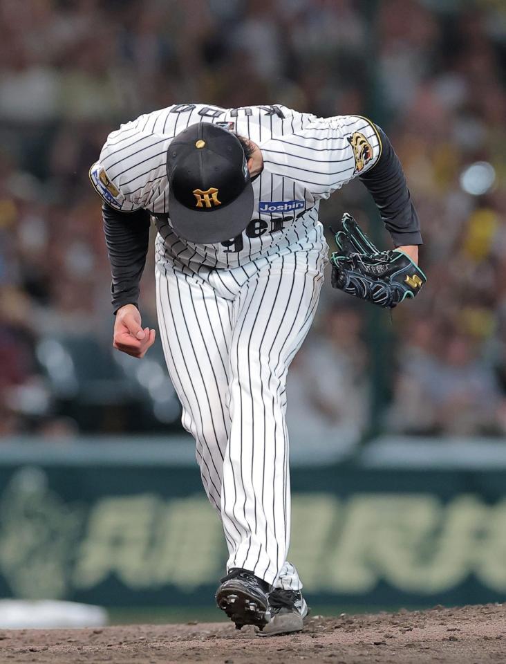 ８回、サンタナを三振に仕留め、ほえる工藤（撮影・西田忠信）
