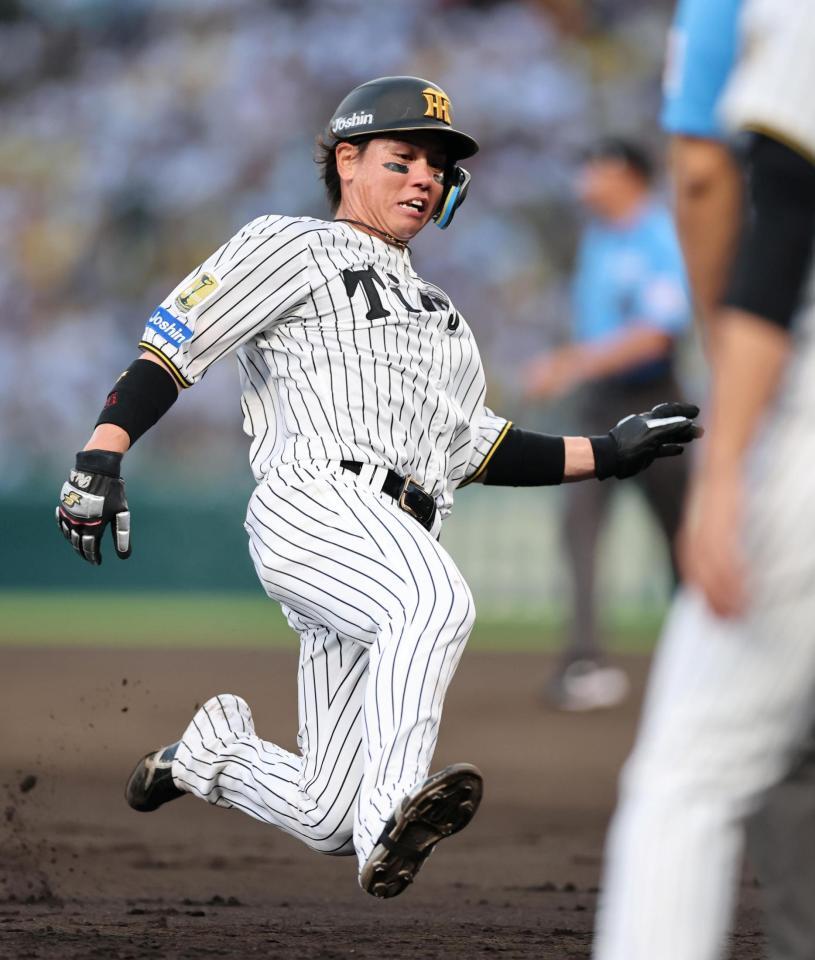 ３回、梅野は近本の右飛で三塁へ進む（撮影・山口登）