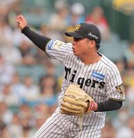 力投する先発の村上（撮影・西田忠信）