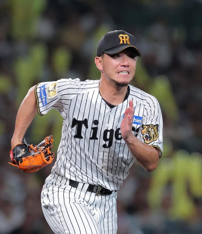 ７回、長岡の打球で駆け出す伊藤将（撮影・西田忠信）