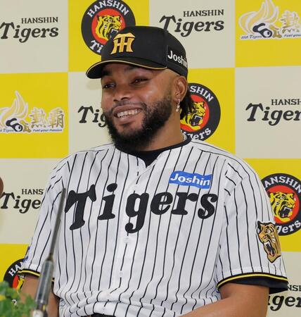 監督推薦でオールスターに選出され、会見するドリス（撮影・西田忠信）