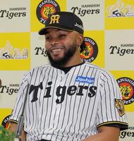 監督推薦でオールスターに選出され、会見するドリス（撮影・西田忠信）