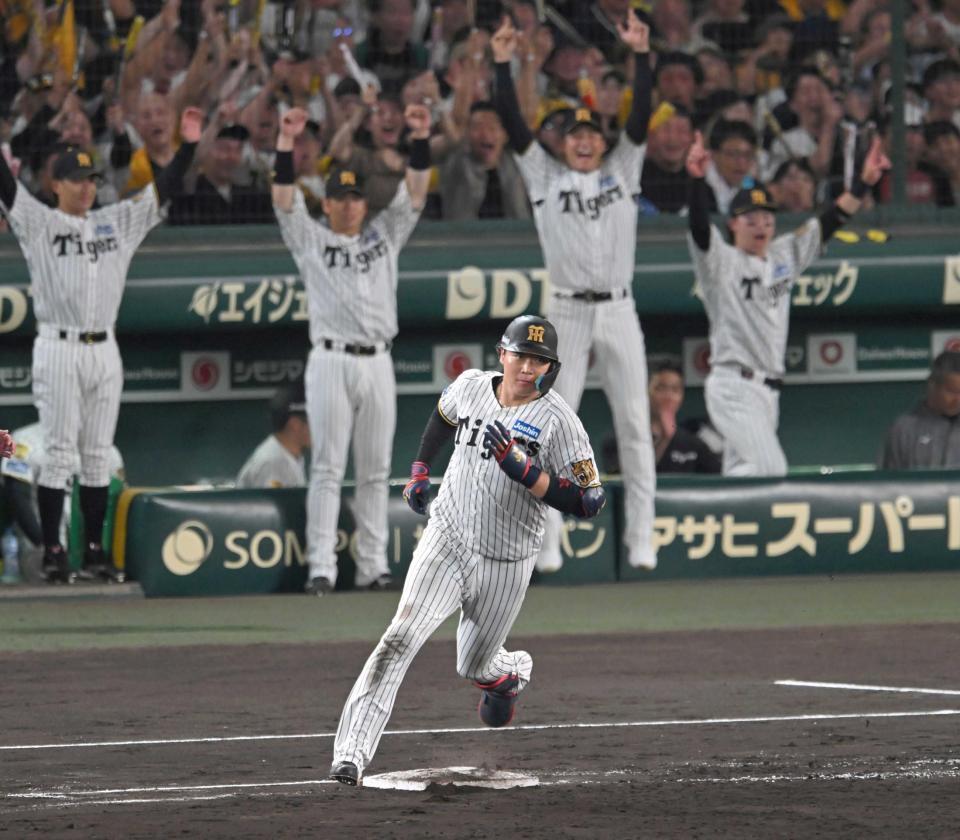 　７回、ソロを放つ大山（撮影・飯室逸平）