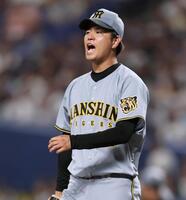 ３回、気迫の投球を見せる高橋（撮影・田中太一）
