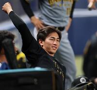 ストレッチをする今朝丸（撮影・田中太一）