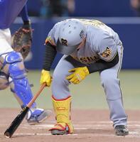 ８回、空振り三振に倒れた嶋村（撮影・西田忠信）