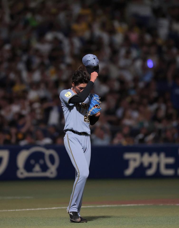 ４回、ボスラーに勝ち越し２ランを浴びた今朝丸（撮影・西田忠信）