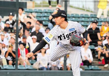 初回、力投する先発の茨木
