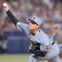 　６回から登板する木下（撮影・西田忠信）