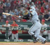 ５回、２ランを放つ森下（撮影・西田忠信）