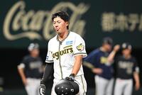 オリックスに敗れ引き揚げる立石（撮影・高部洋祐）