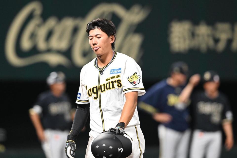 オリックスに敗れ引き揚げる立石（撮影・高部洋祐）
