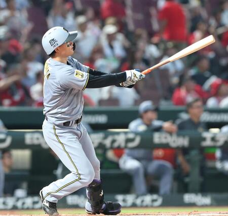 ５回、２ランを放つ森下（撮影・北村雅宏）