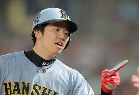 ６回、犠打を決めベンチに戻る才木（撮影・西田忠信）