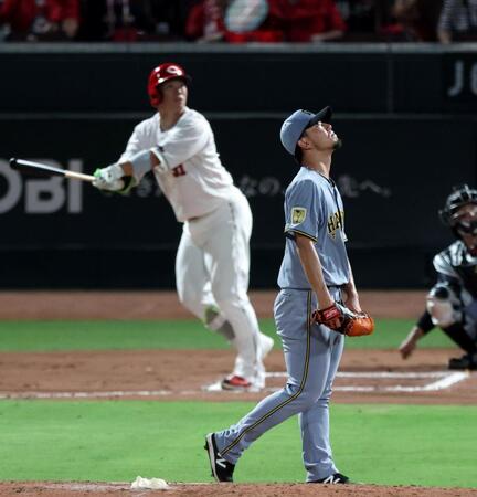 ６回、伊藤将は坂倉に勝ち越しソロを許す（撮影・山口登）