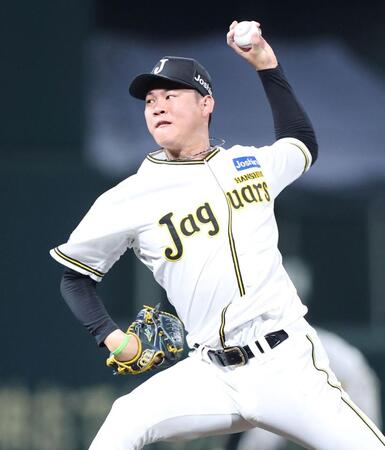 ７回、４番手で登板した及川（撮影・中田匡峻）