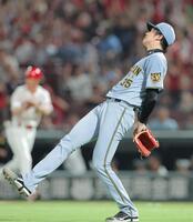 ８回、菊池に２ランを浴びた才木（撮影・西田忠信）