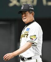 オリックスに敗れ厳しい表情を見せる平田２軍監督（撮影・高部洋祐）