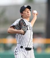 ファーストピッチセレモニーを務めた松谷鷹也（撮影・中田匡峻）