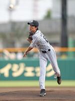 ファーストピッチセレモニーを務めた松谷鷹也（撮影・中田匡峻）