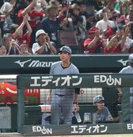 広島に敗れ、足早に引き揚げる藤川監督（撮影・北村雅宏）