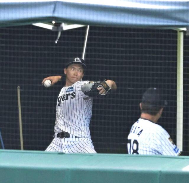 阪神・湯浅 誕生日にブルペン再開 故障後初めて捕手座らせ20球