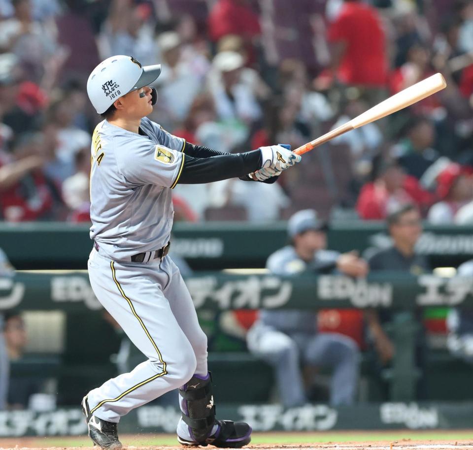 ５回、２ランを放つ森下（撮影・北村雅宏）