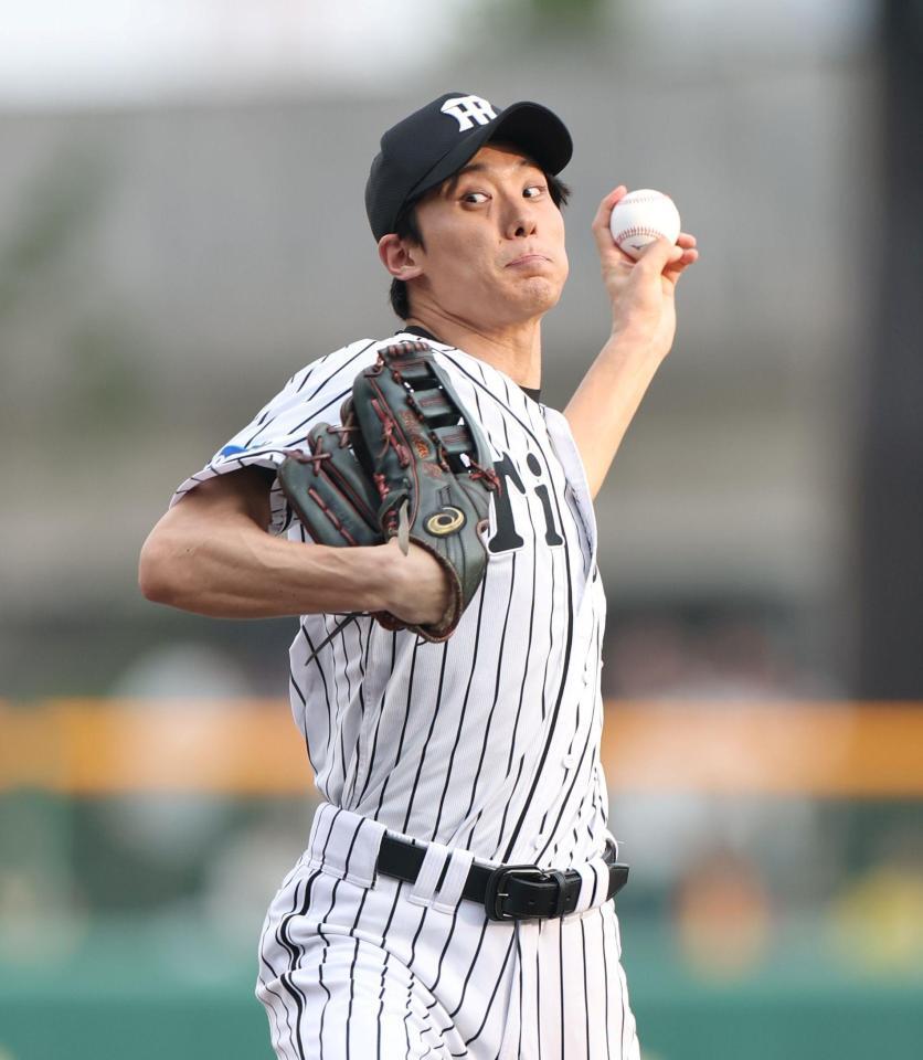 ファーストピッチセレモニーを務めた松谷鷹也（撮影・中田匡峻）