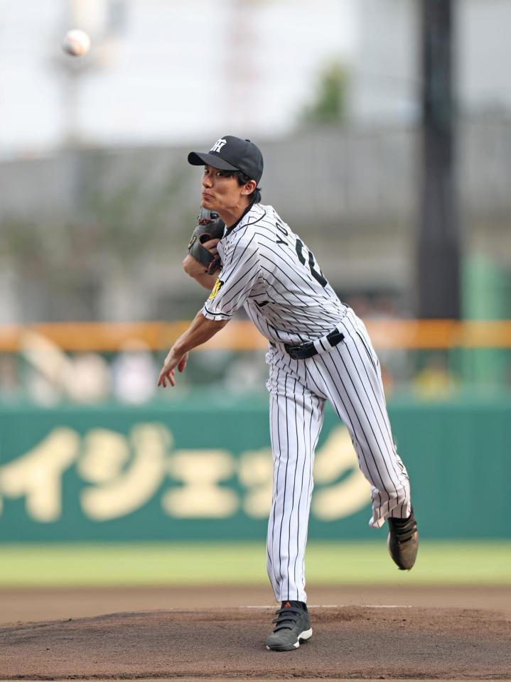 ファーストピッチセレモニーを務めた松谷鷹也（撮影・中田匡峻）