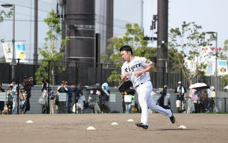 練習をする石井（撮影・中田匡峻）