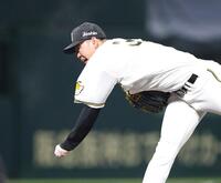 ７回、４番手で登板した及川（撮影・中田匡峻）