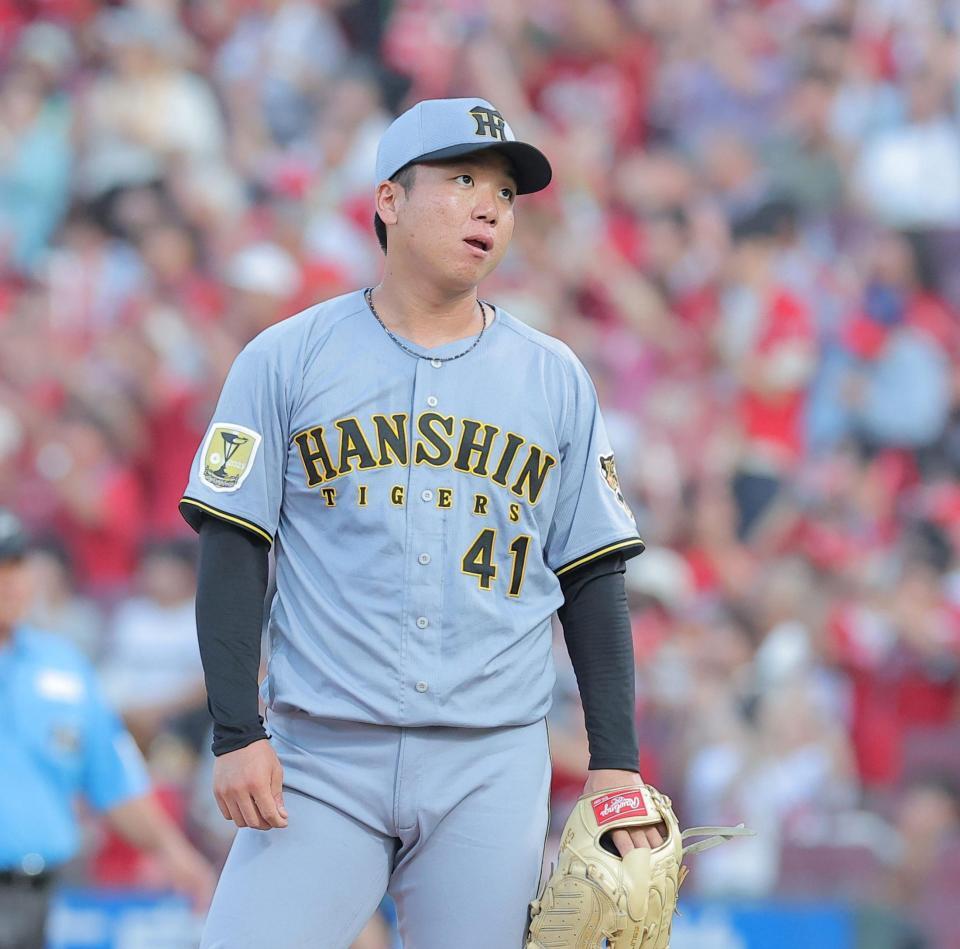 ２回、ファビアンに先制ソロを浴び、ぼう然とする村上（撮影・西田忠信）