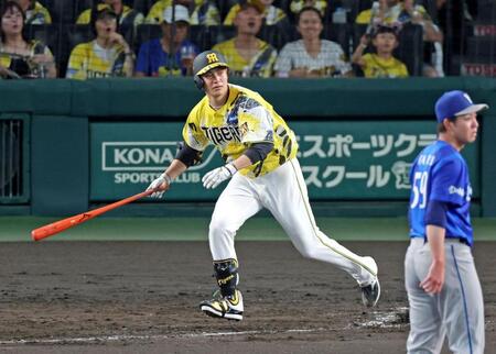 ５回、左前打を放つ大竹（撮影・立川洋一郎）