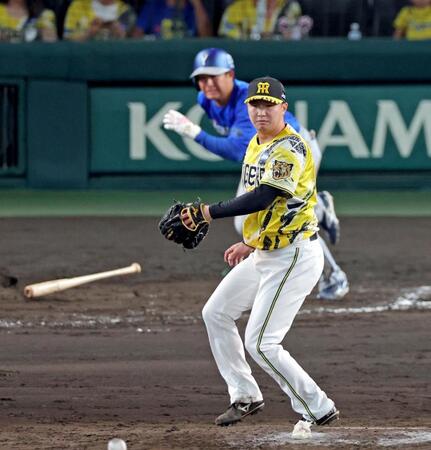 ９回、勝又に適時打を打たれる津田（撮影・立川洋一郎）