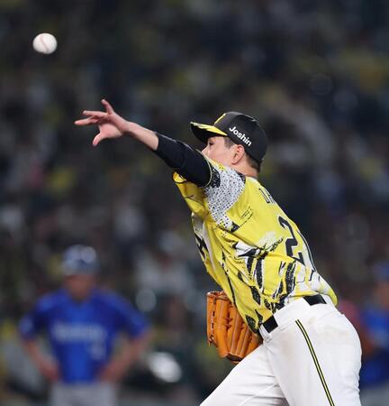 ６回、大竹耕太郎はエンカーナシオンに７０キロのスローボールを投じる（撮影・山口登）