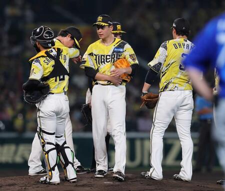 　６回途中、降板する大竹（撮影・山口登）
