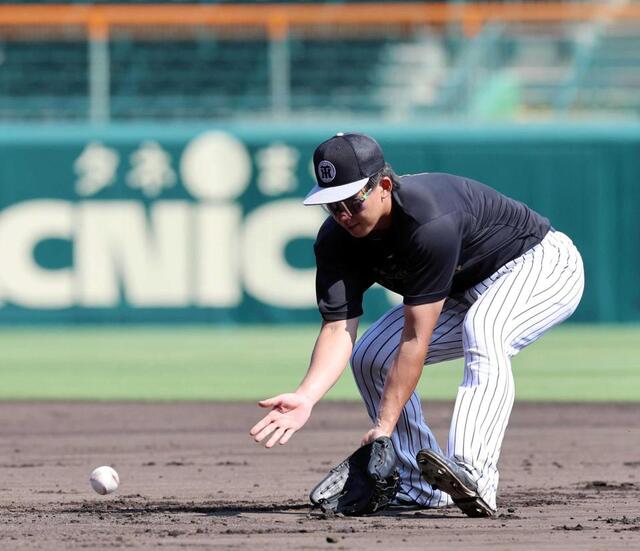 阪神・ドラ1立石 二塁で守備練習「引き出しが増える」中野