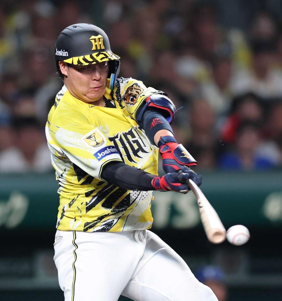　６回、内野安打を放つ大山（撮影・山口登）