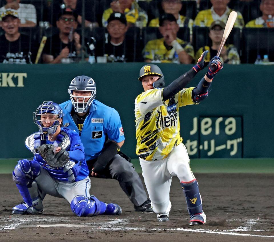 ６回、内野安打を放つ大山（撮影・立川洋一郎）