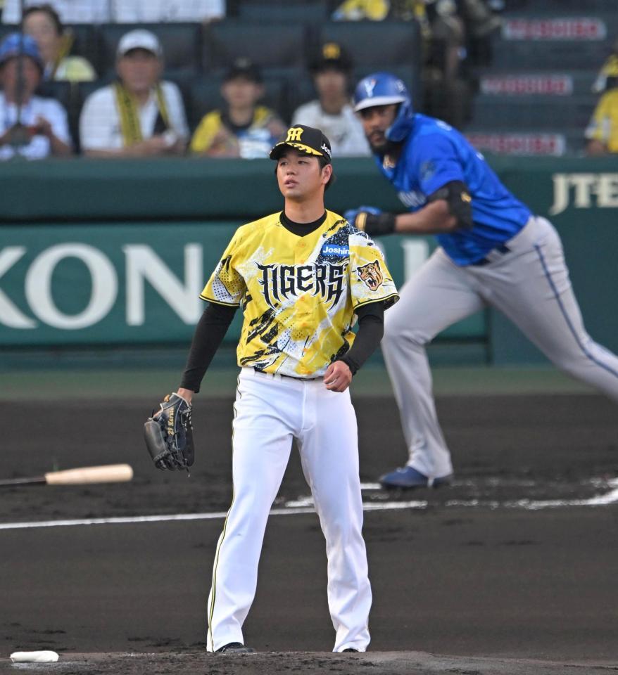 １回、エンカーナシオンに先制二塁打を許す高橋（撮影・飯室逸平）