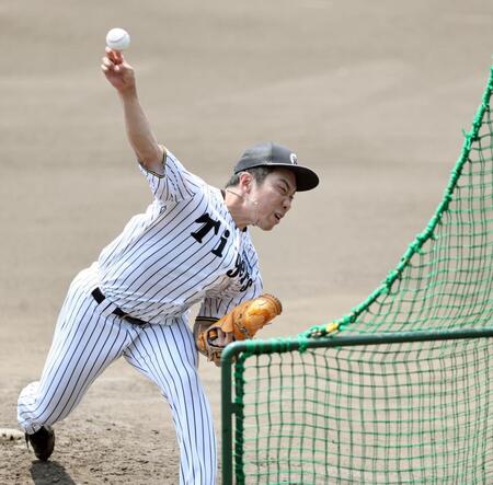 ライブＢＰで力強く投げ込む石井（撮影・田中太一）