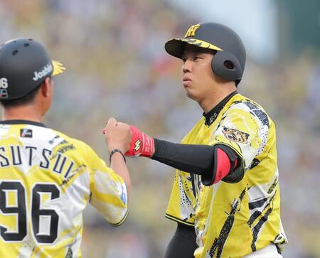 ２回、バントと相手悪送球で出塁した才木（撮影・西田忠信）