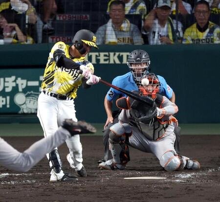４回、左前打を放つ元山（撮影・山口登）
