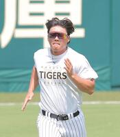 ダッシュで汗を流す前川（撮影・西田忠信）