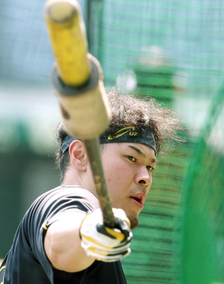 　首位攻防３連戦での活躍を誓った佐藤輝（撮影・立川洋一郎）
