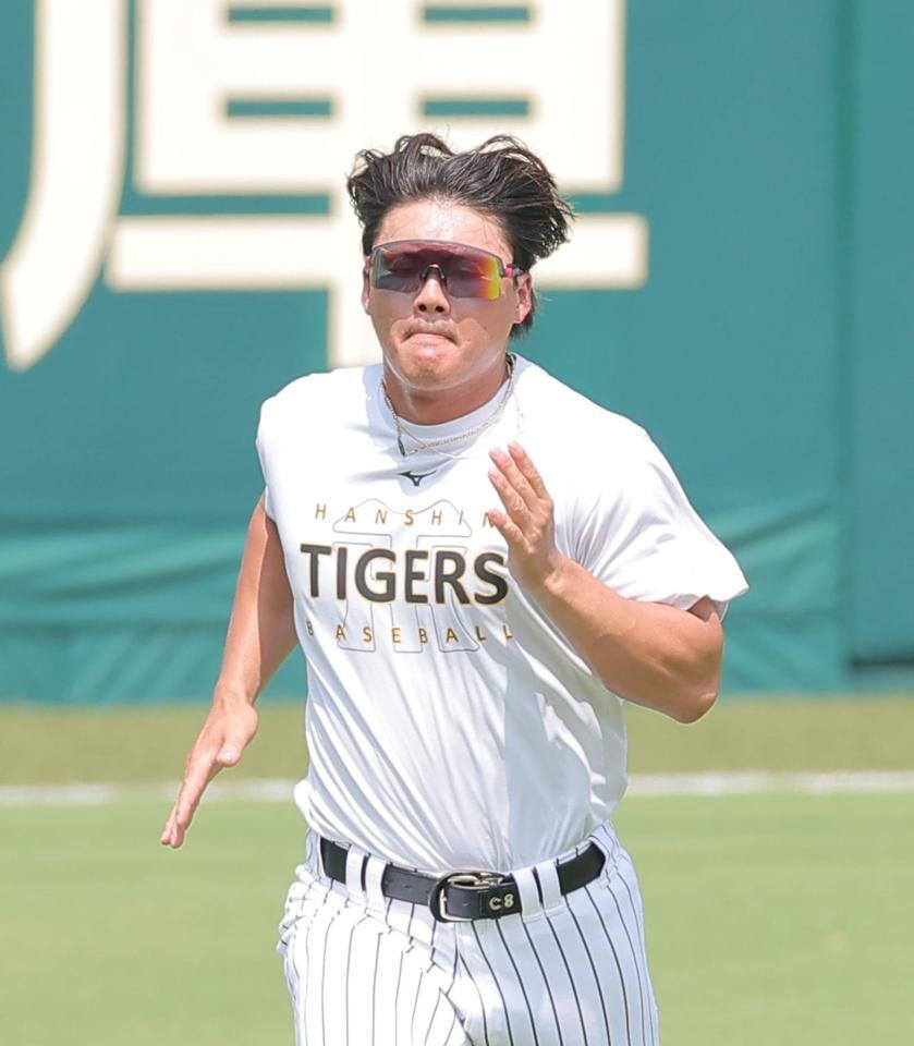 ダッシュで汗を流す前川（撮影・西田忠信）